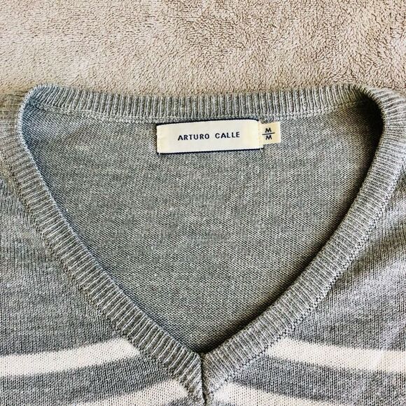 Arturo Calle Grey and White Striped V-neck Sweater - Picture 4 of 8